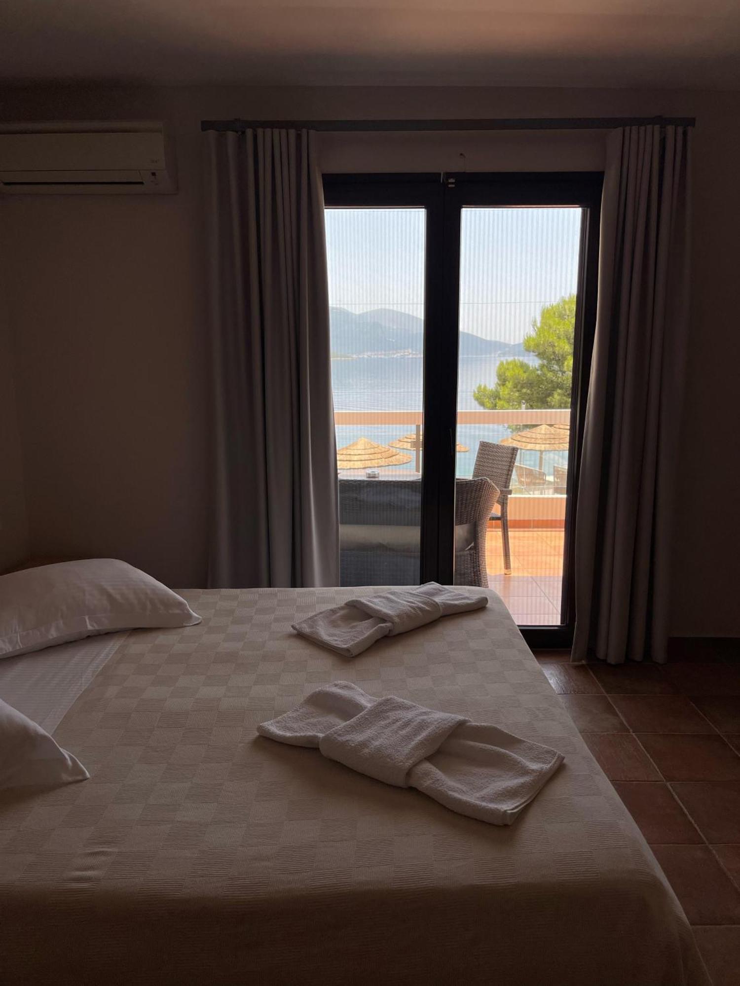 Trizonia Bay Hotel Exterior foto